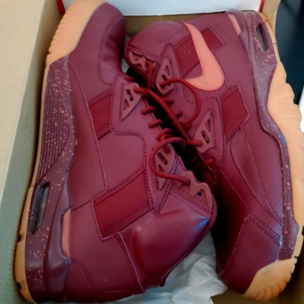 NIKE MENS AIR TRAINER SC WINTER RED/PEACH SIZE 11.5